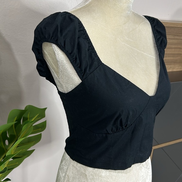 Abercrombie & Fitch Smocked Crop Top - Picture 2 of 9